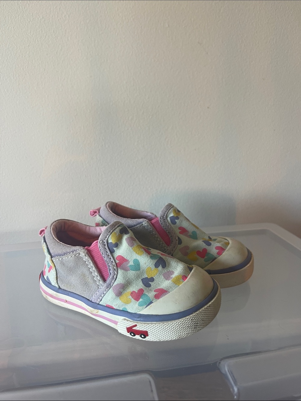 See Kai Run Girls Heart Slip-On Sneakers size 5